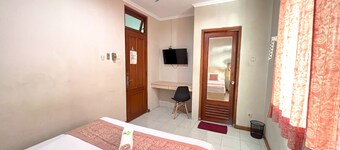 Winotosastro Hotel by Athelu