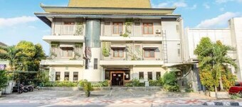 Winotosastro Hotel by Athelu