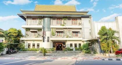 Winotosastro Hotel by Athelu