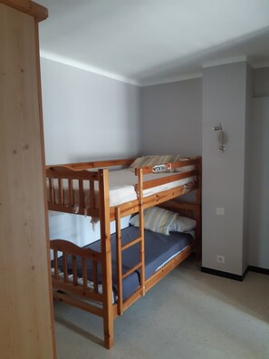 3 Schlafzimmer, Bügeleisen/Bügelbrett, Reisekinderbett, kostenloses WLAN