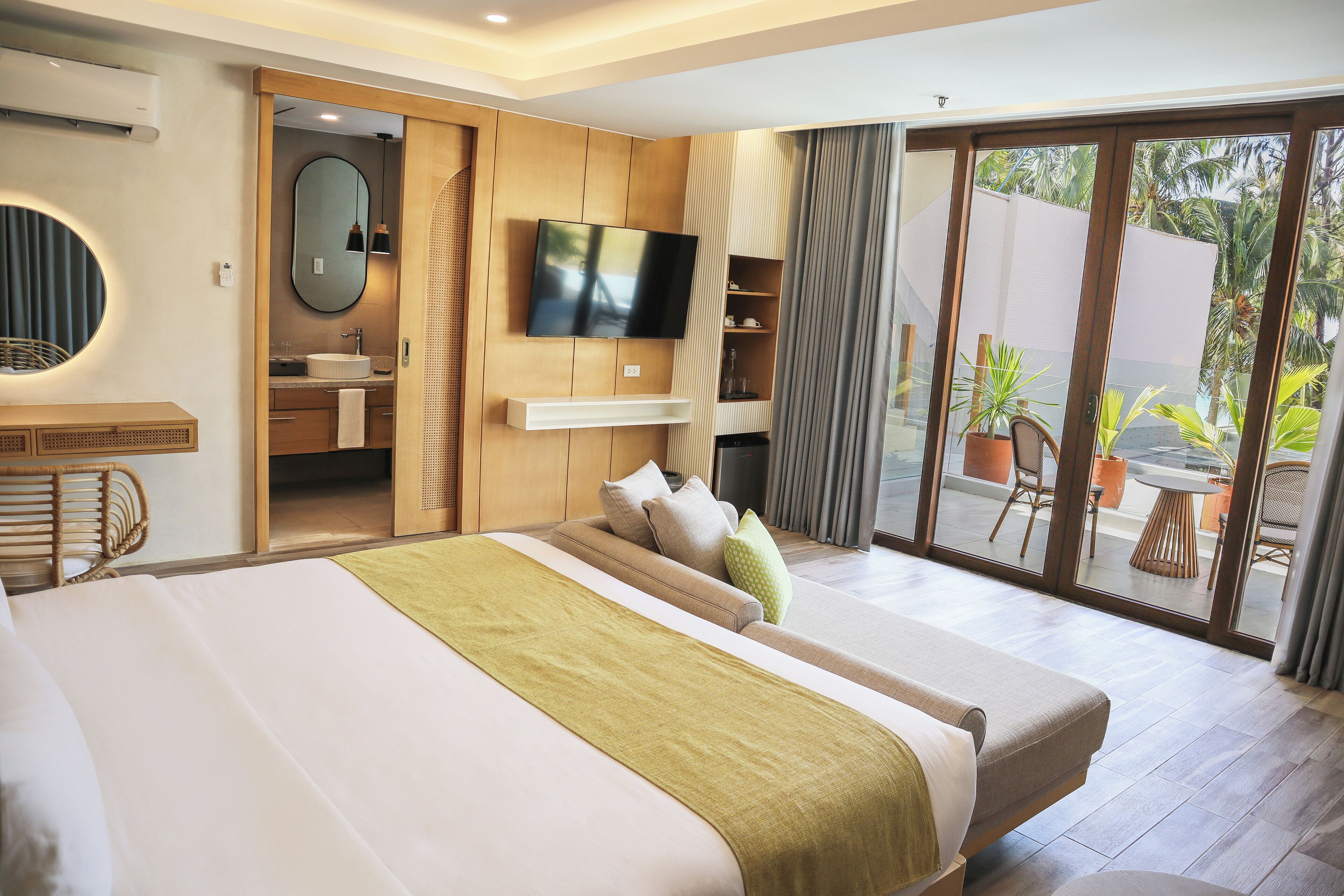 Premier Sea View | Free WiFi, bed sheets