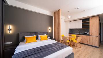 Estudio Deluxe, 1 habitación, para no fumadores | Ropa de cama de alta calidad y caja de seguridad en la habitación