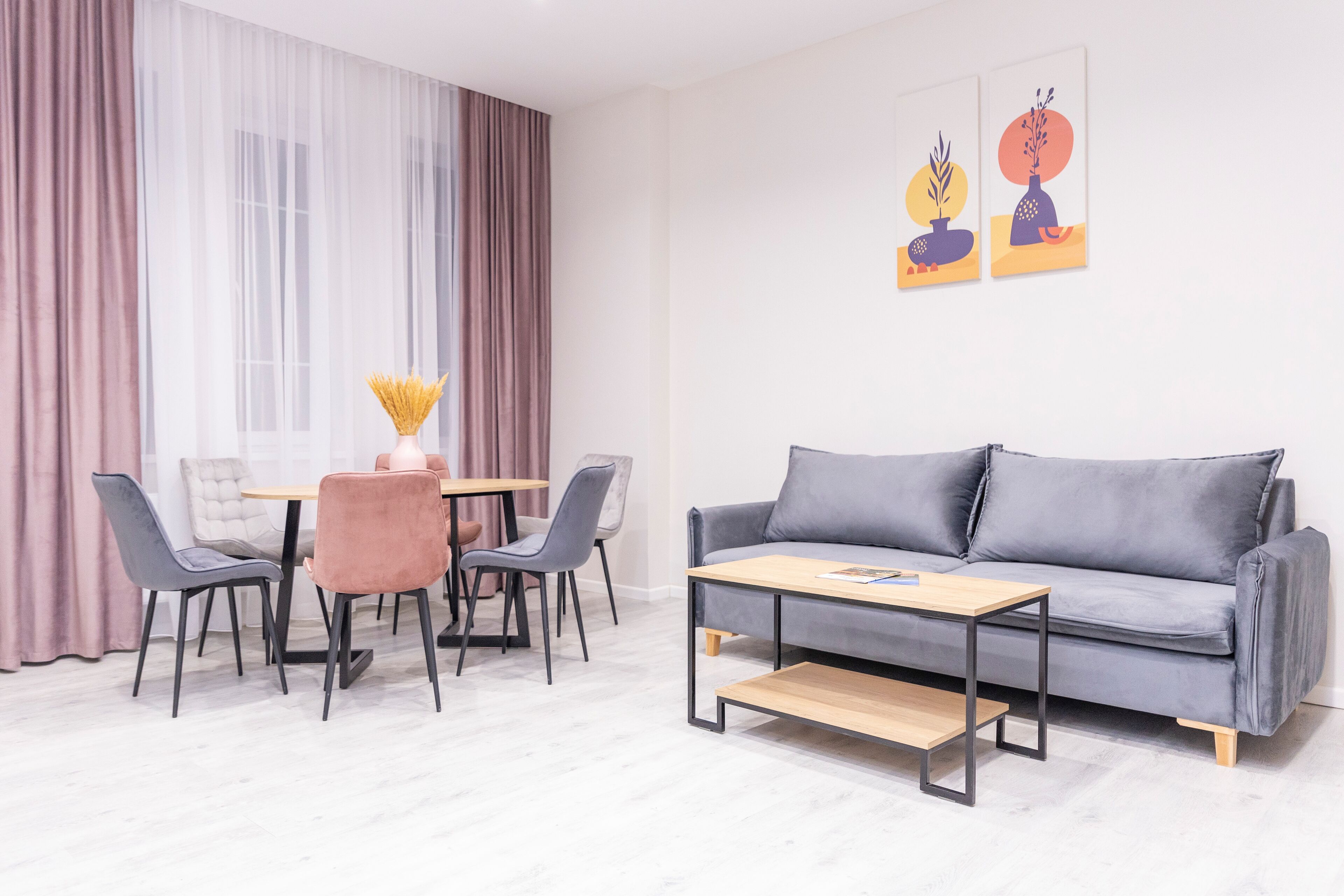 Byhus - terrasse | Opholdsområde | 50-tommers smart-tv med kabelkanaler