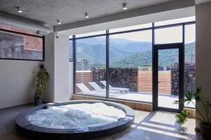 桑拿、热水浴缸、湿蒸房