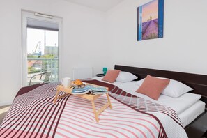 1 habitación, tabla de planchar con plancha, wifi y ropa de cama 