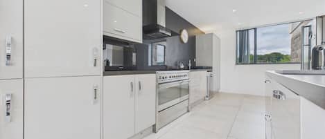 Cottage | Private kitchen | Fridge, dishwasher, electric kettle, toaster