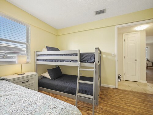 Surf Crest 36 -3 Bed, 2 Bath Pet Friendly Beachside cottage with community pool