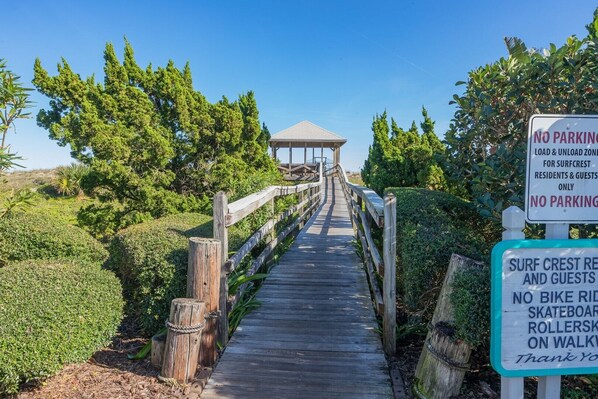 Property grounds - Surf Crest 36 -3 Bed, 2 Bath Pet Friendly Beachside cottage with community pool (St. Augustine Beach)