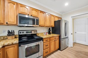 Fridge, microwave, oven, stovetop - Sea Pines Golf Course Views, Pet Friendly, Bike to Beach! (Hilton Head Island)