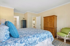 3 bedrooms, desk, iron/ironing board, free WiFi
