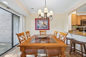Dining - Sea Pines Golf Course Views, Pet Friendly, Bike to Beach! (Hilton Head Island)