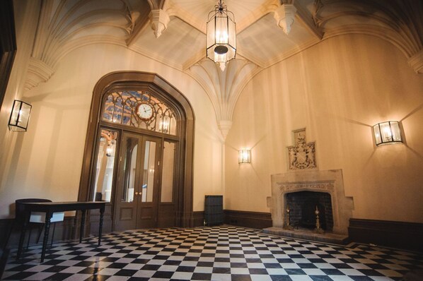 المنشأة من الداخل