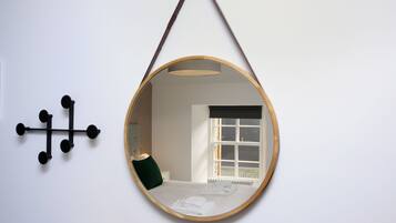 1 bedroom, bed sheets