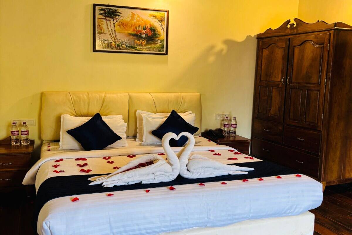 Heritage - Non Air-conditioning | Free WiFi, bed sheets