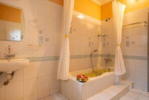 Habitación estándar doble, 1 cama de matrimonio grande | Baño