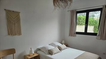 3 bedrooms, iron/ironing board, travel cot, free WiFi