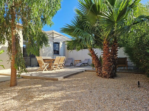 Maison Rénovée Avec Jardin, Cœur de Station, 100 m de la Plage