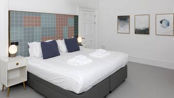 1 bedroom, bed sheets