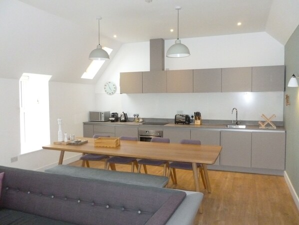 Microwave, oven, dishwasher, coffee/tea maker - Northstar - 4 Bed Luxury Apartment (Wick)