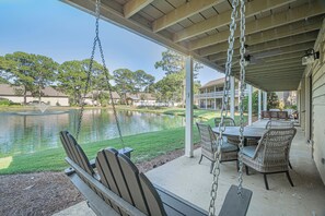 屋外ダイニングエリア