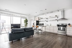 Smart TV, Netflix, Hulu, streaming services - CozySuites at  Bottleworks District (Indianapolis)