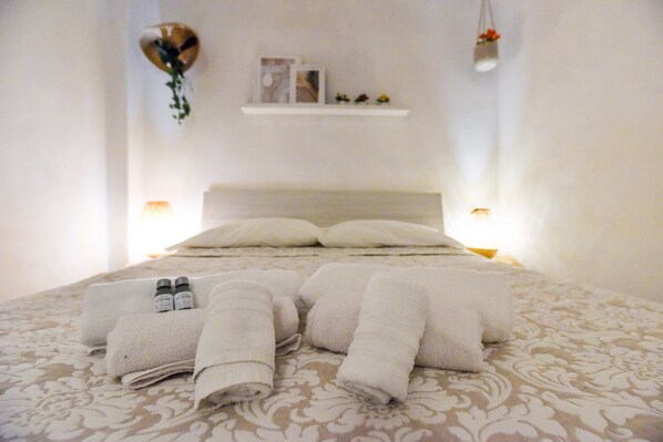 1 bedroom, iron/ironing board, WiFi, bed sheets - 1 Bedroom Apartment in Varigotti (Varigotti)