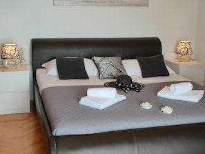 1 bedroom, iron/ironing board, free WiFi, bed sheets