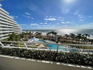 Property grounds - Gulf Front Condo with Stunning Views! (Pensacola)