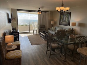 Living area - Gulf Front Condo with Stunning Views! (Pensacola)