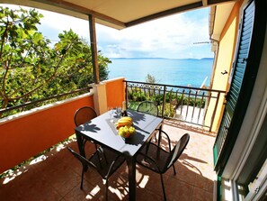 Apartment, 1 Queen-Bett und Schlafsofa | Speisen im Freien