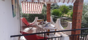 Outdoor dining - Vacation home 180 mt from the sea, ideal with dogs (Tertenia)