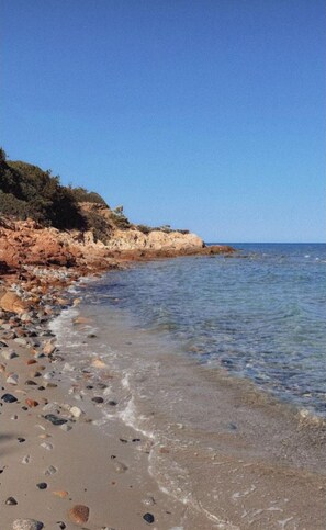 Beach - Vacation home 180 m from the ocean, perfect for families with dogs (Tertenia)