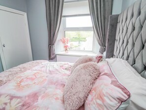 2 bedrooms, individually decorated, individually furnished, free WiFi