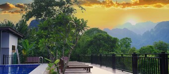 Mad Monkey  Vang Vieng