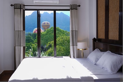Mad Monkey Vang Vieng