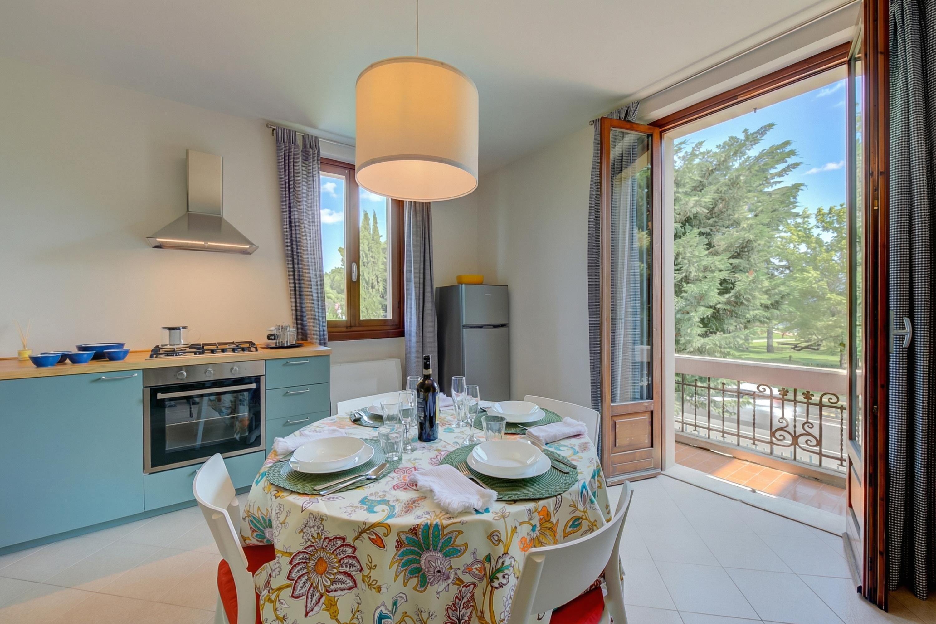 Frigorifero, piano cottura, lavastoviglie, macchina per tè/caffè