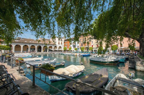 Casa Lia 2BR for 4 in Desenzano Parking & AC