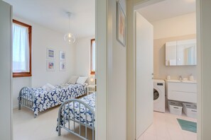 2 bedrooms, iron/ironing board, free WiFi, bed sheets - Casa Lia (Desenzano del Garda)