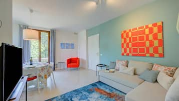Appartamento familiare, camere multiple (Casa Lia) | Area soggiorno | Smart TV 21 pollici con canali via cavo
