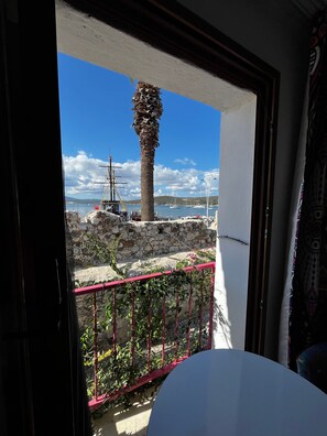 Panoramic Room, 1 Queen Bed, Sea View | Room amenity