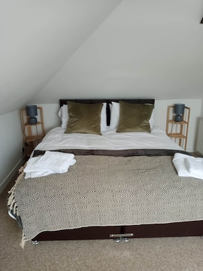 Hus | 2 soverom, strykejern/-brett, wi-fi (inkludert) og sengetøy