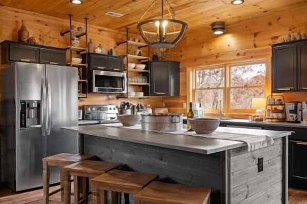 Fridge, microwave, oven, stovetop - No Worries: Mtn Views, Home Theater, Game Room, Fire pit, Hot Tub, Wifi and more (Sevierville)