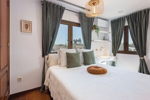 9 bedrooms, iron/ironing board, free WiFi, bed sheets