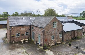 Exterior - The Hoglets 3 (Macclesfield)