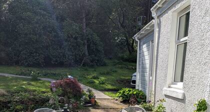Cosy Scottish cottage -close to Loch Awe & Oban - family & dog freindly.
