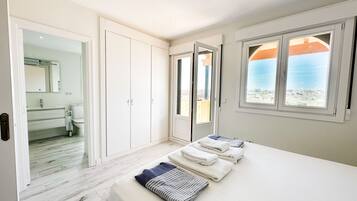 3 slaapkamers, een strijkplank/strijkijzer, gratis wifi, beddengoed