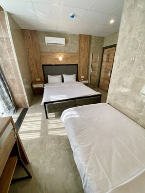 Classic Triple Room, Multiple Beds | Minibar, in-room safe, desk, iron/ironing board - M-ODA OTEL (Antalya)