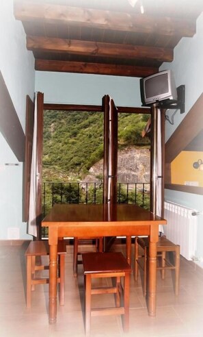 Standard Apartment | Dining