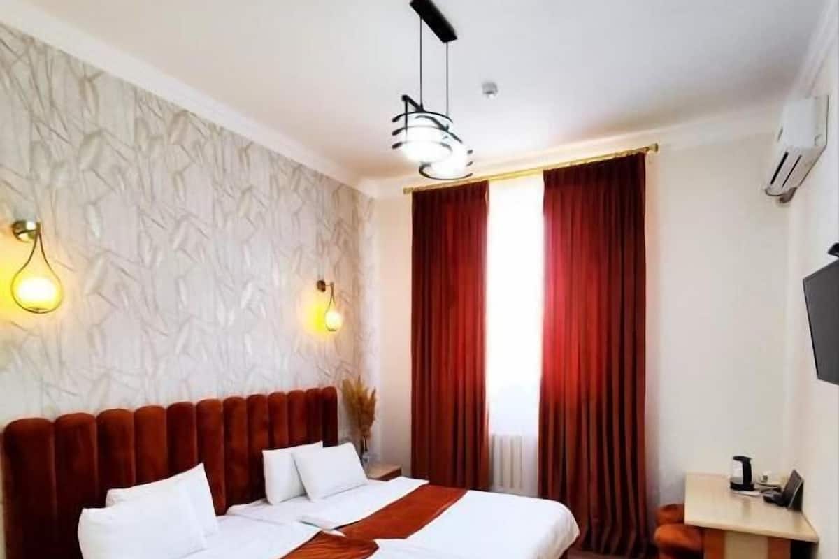 Standard Twin Room | Iron/ironing board, WiFi (free)