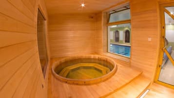 Bồn tắm spa trong nhà